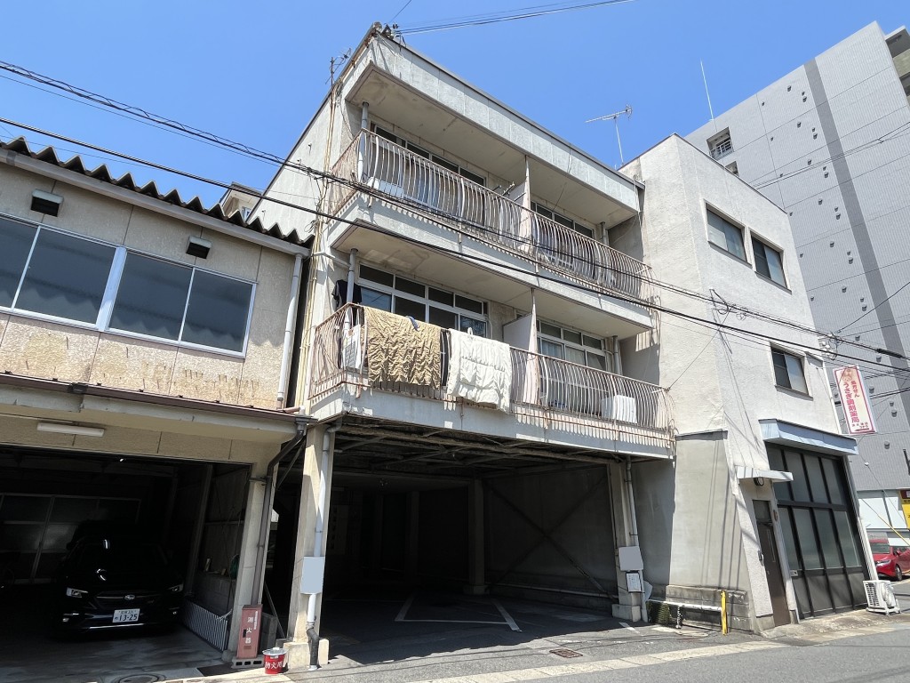 ヤマモトハイツ駐車場